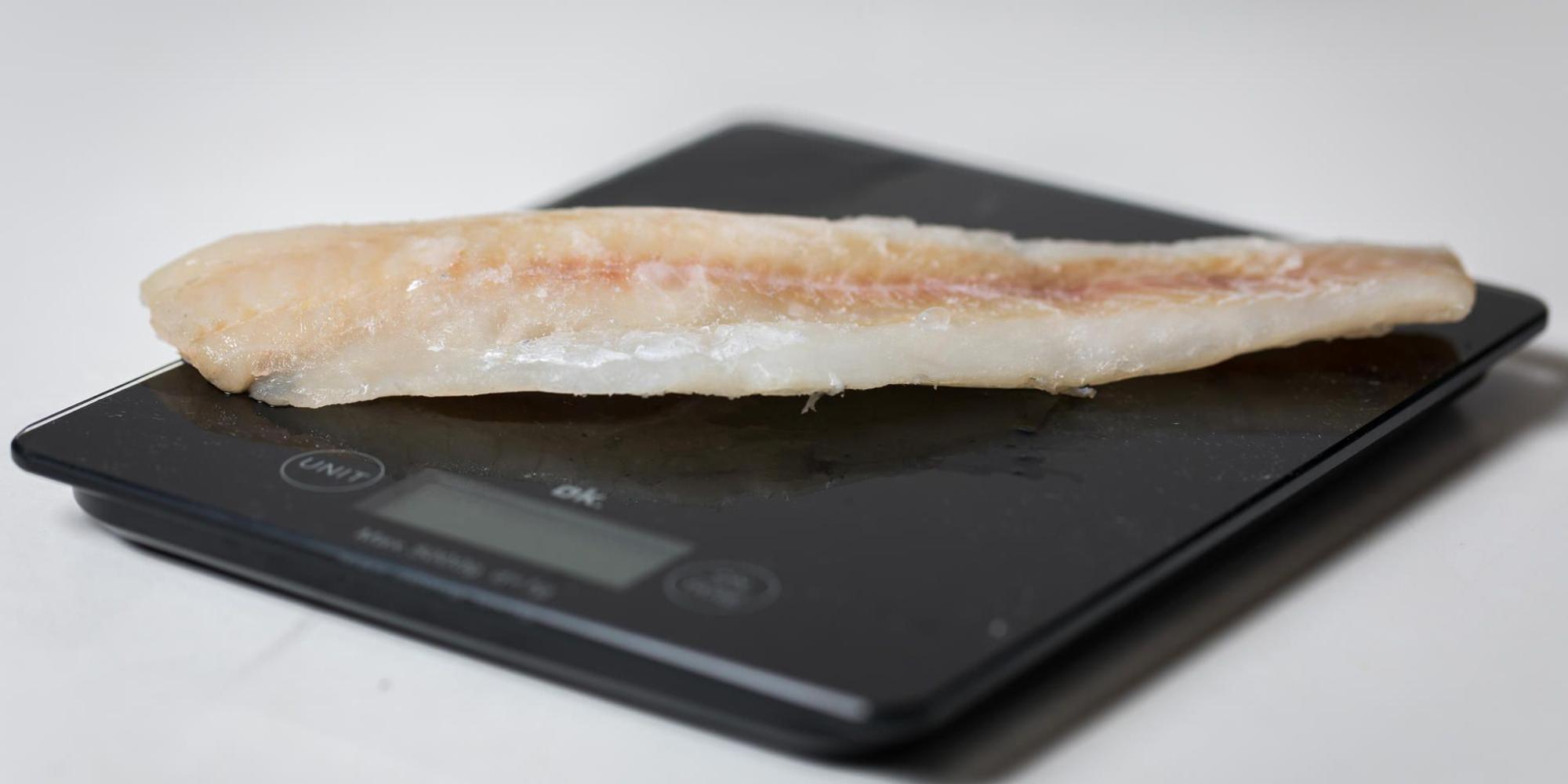 Tiefkühlfisch_Verbraucher_werden_ueber_den_Tisch_gezogen_Gewicht_dpa