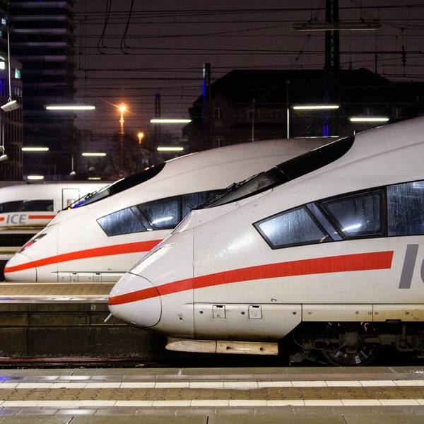 Deutsche_Bahn_ICE_58852556