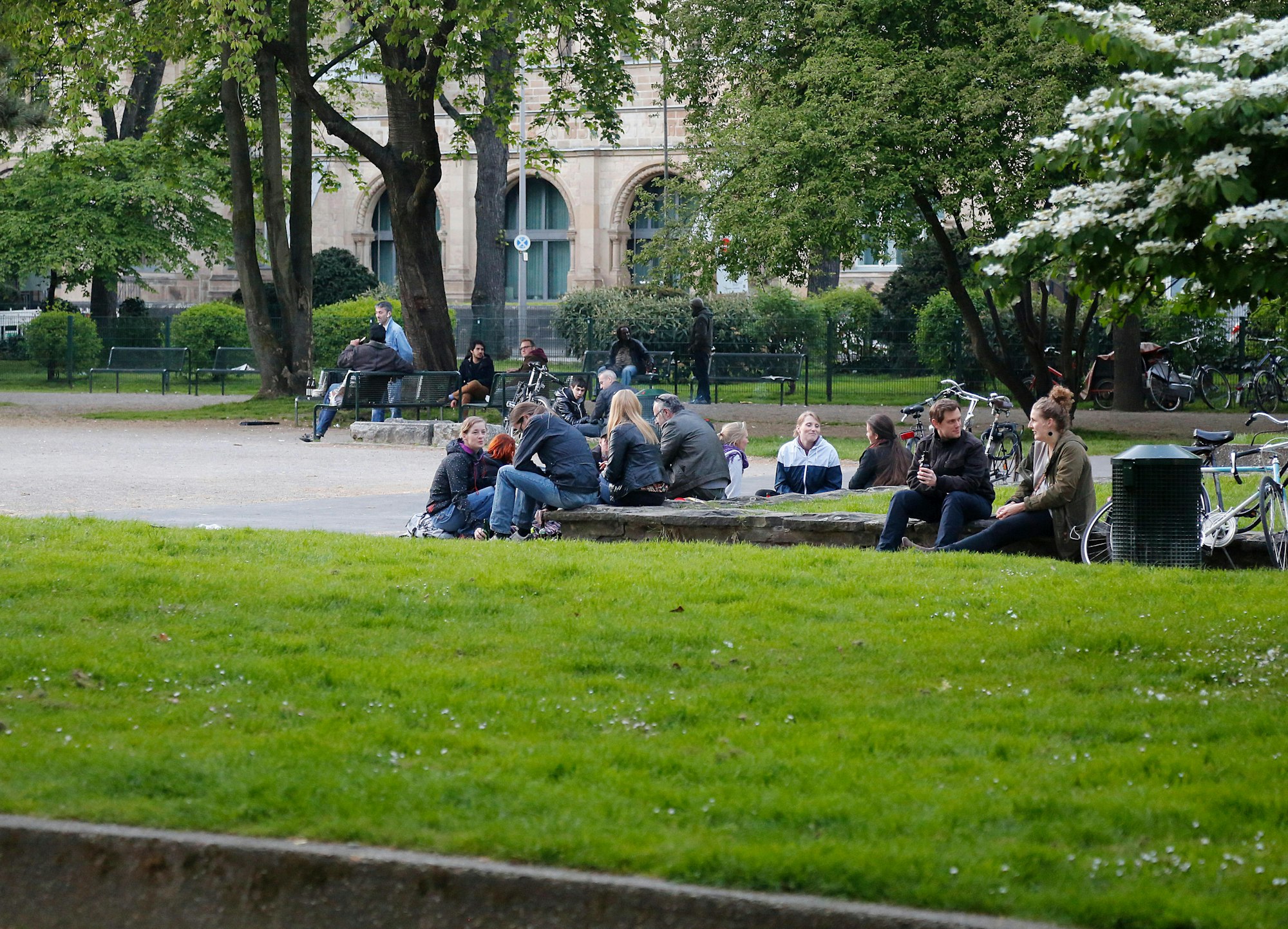 Rathenau_20160504_tb_Draussen_Feiern_006