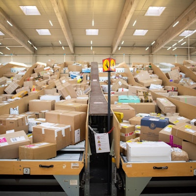 Paketzentrum_von_Deu_65119922