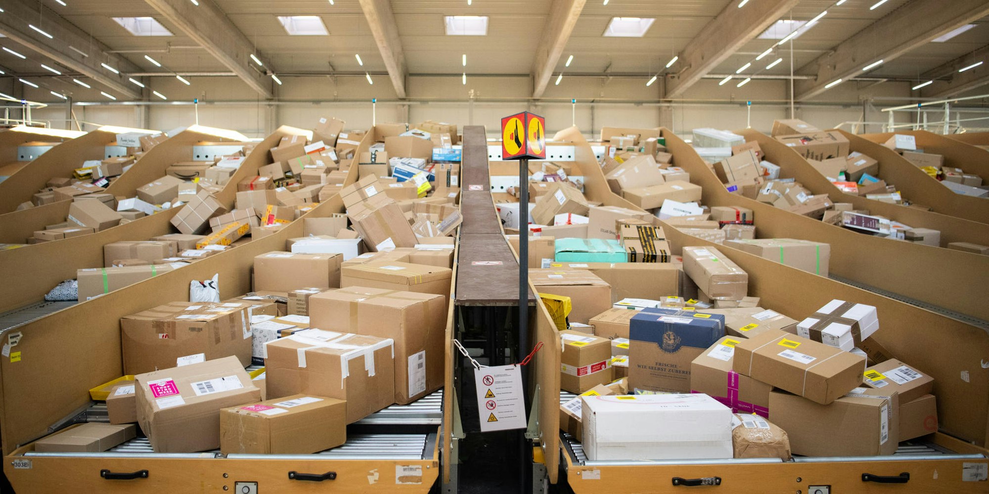 Paketzentrum_von_Deu_65119922