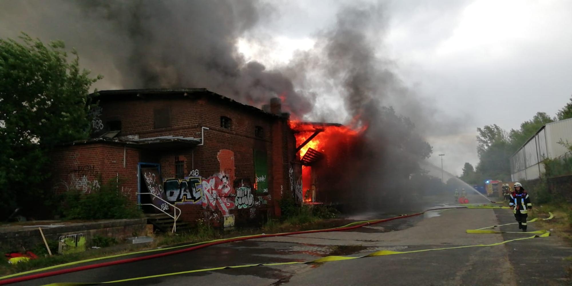Feuer Porz Lagerhalle