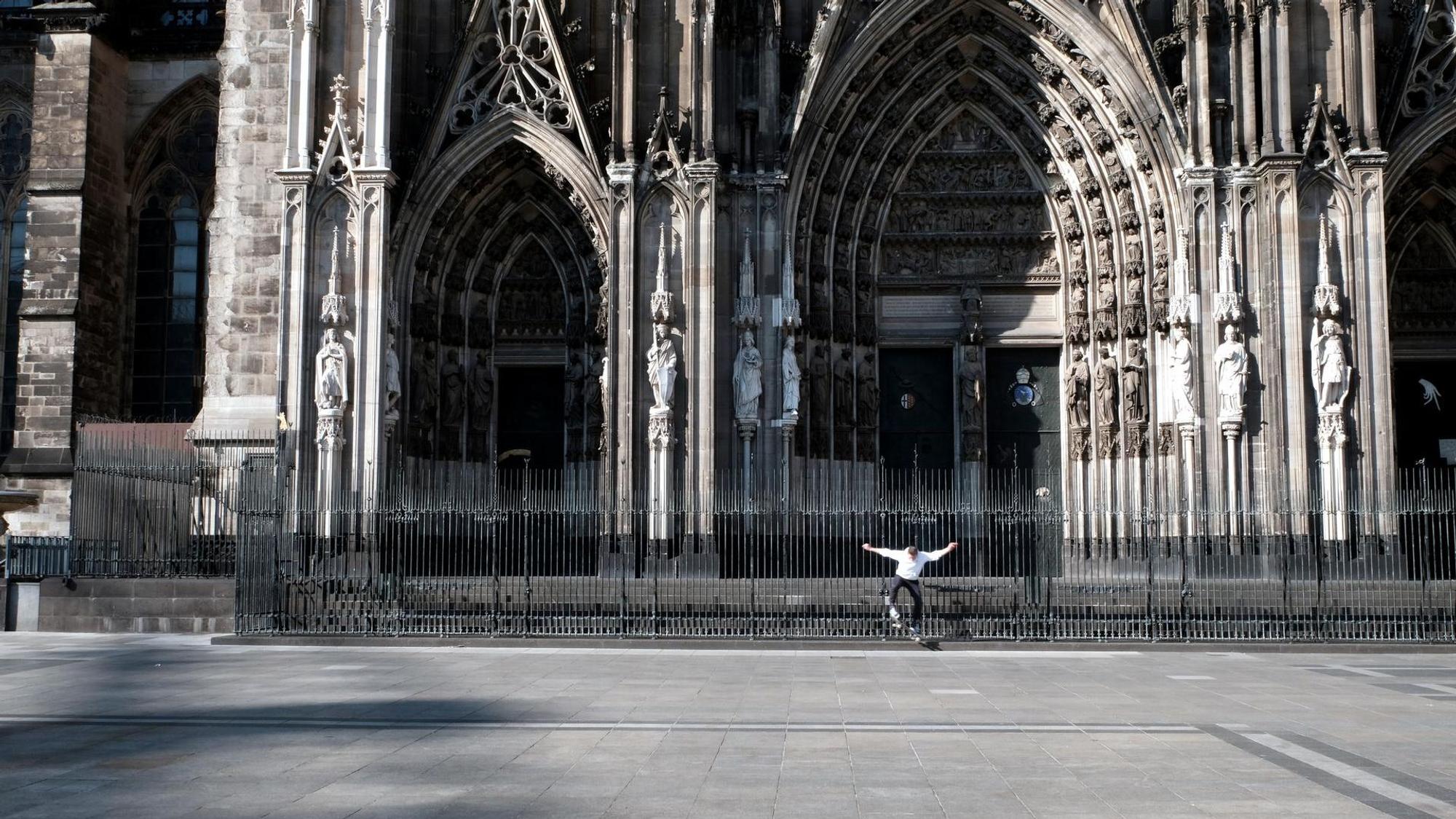 Der Gigant und der Skater, während des Lockdowns im April 2020.