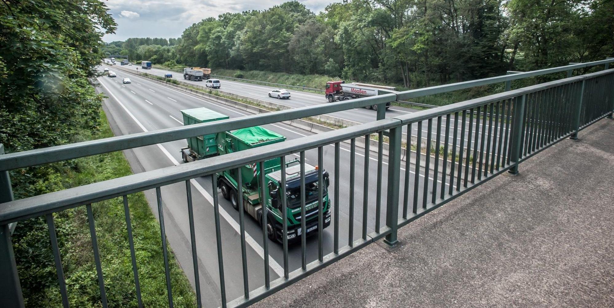 Idee Feuerwache über Autobahn