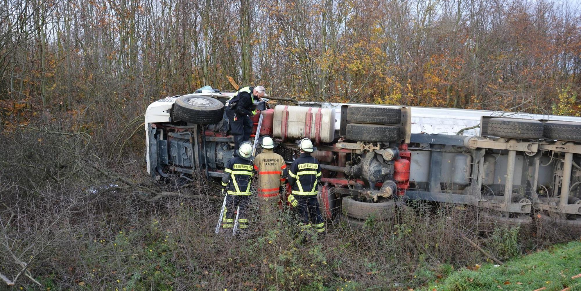 Unfall A1 19112020 Lkw
