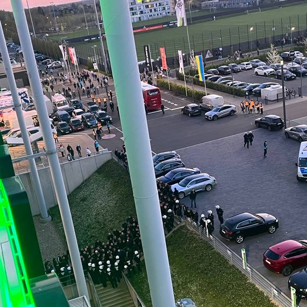 Polizei schützt Team in Gladbach