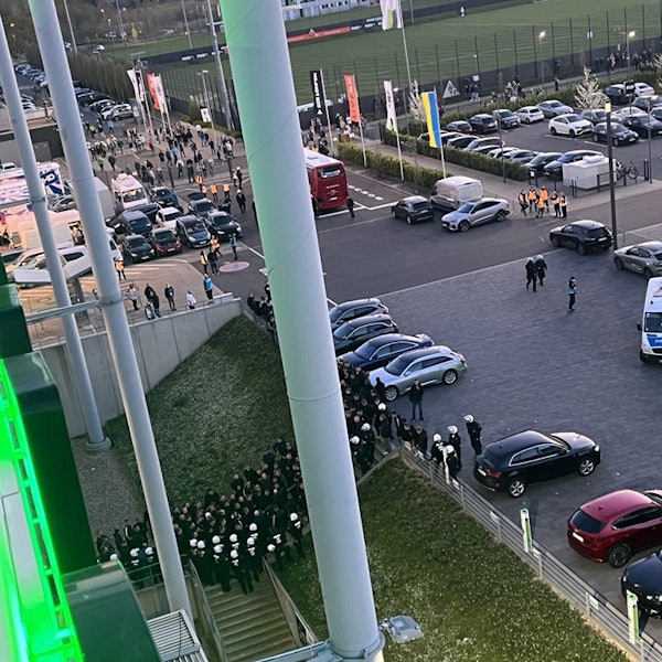 Polizei schützt Team in Gladbach