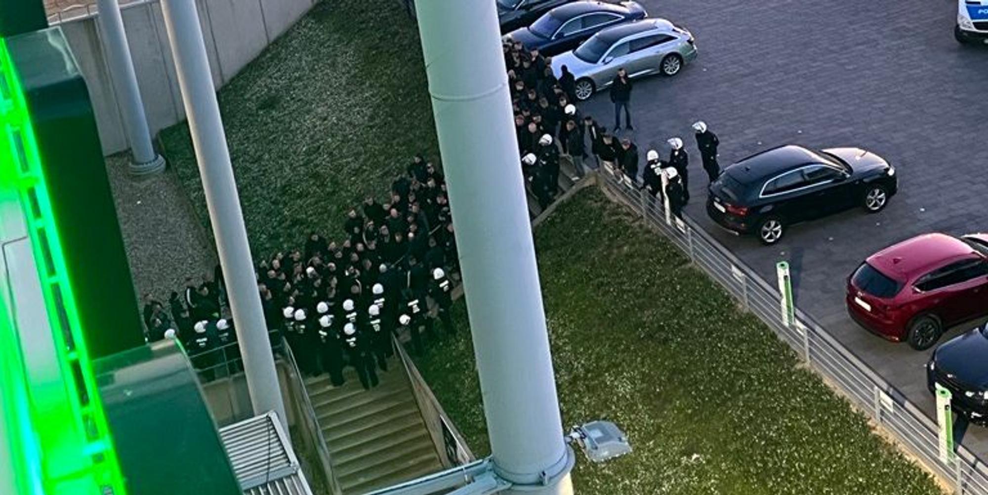 Polizei schützt Team in Gladbach
