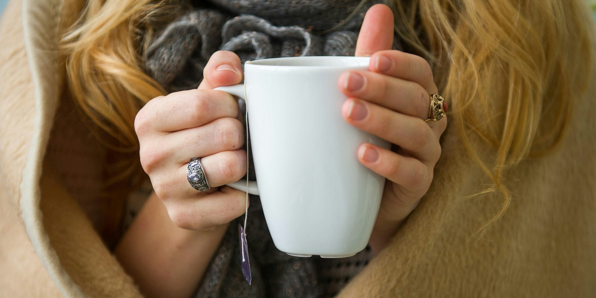 Tee trinken Kälte Symbolbild dpa