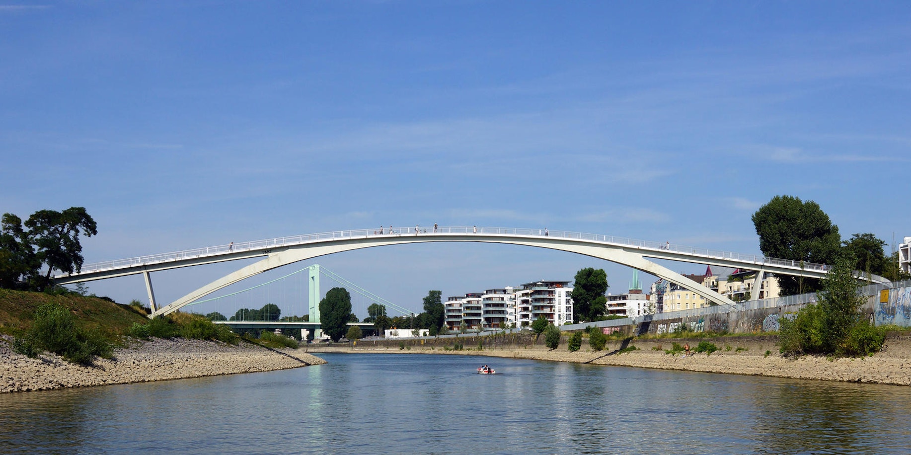 Mülheimer_Hafen,_Fußgängerbrücke_Katzenbuckel