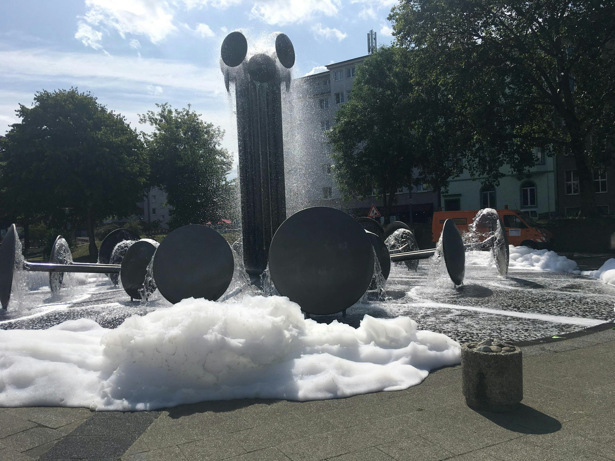 Ebertplatz mit Schaum