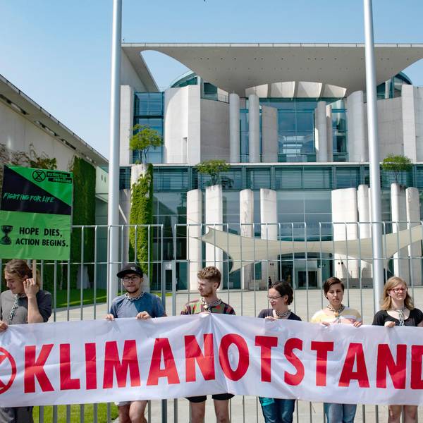 Demosntranten Berlin Klimanotstand