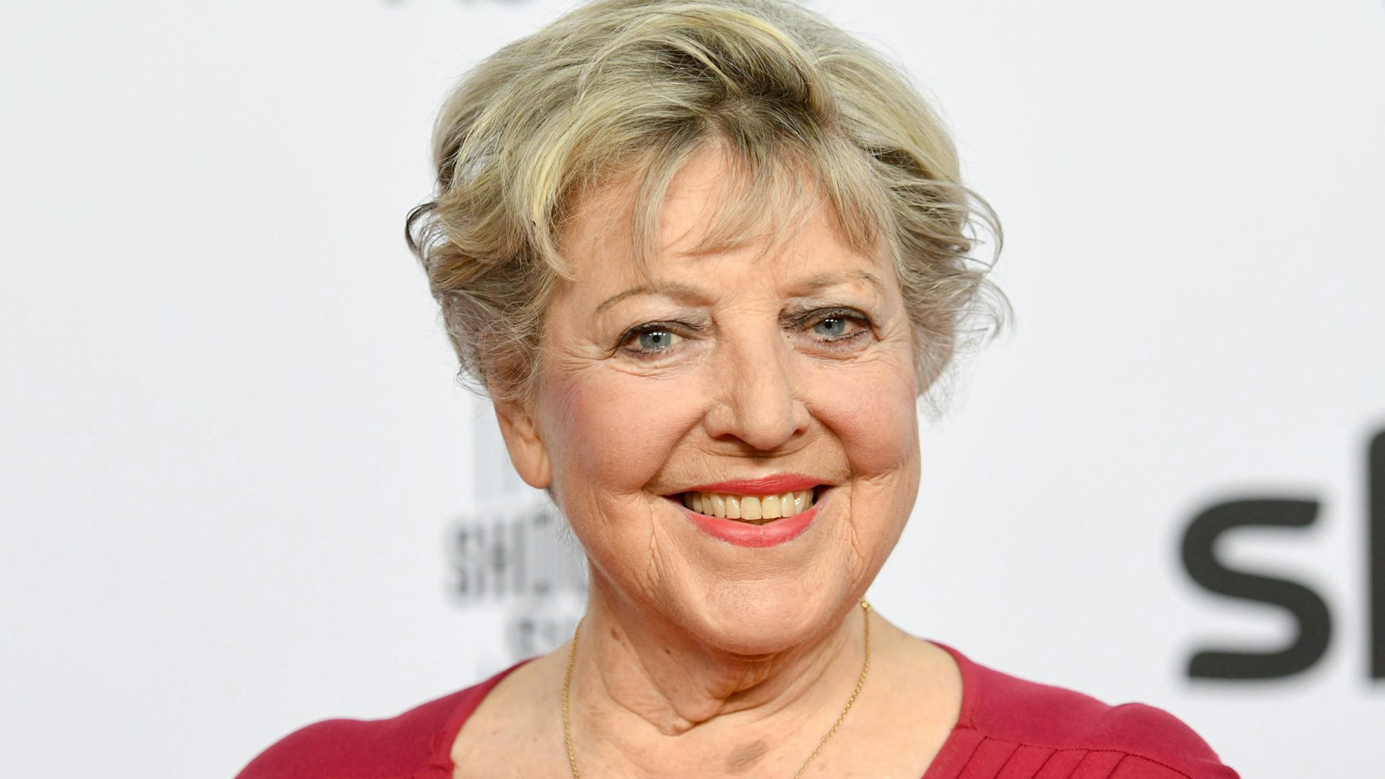 Marie-Luise Marjan lächelt in die Kamera.