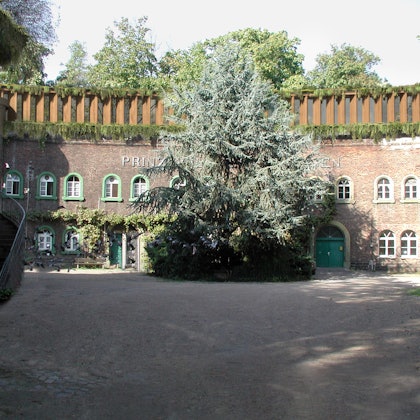 Fort X Initiativenhaus