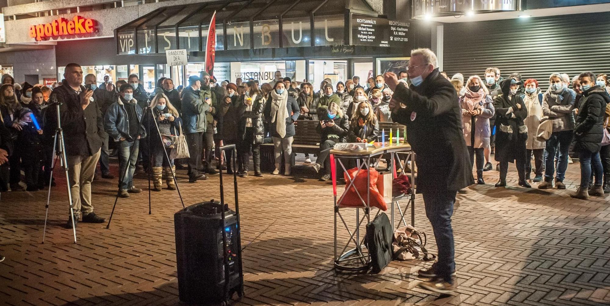 Markus Beisicht Impfgegner Demonstration Leverkusen