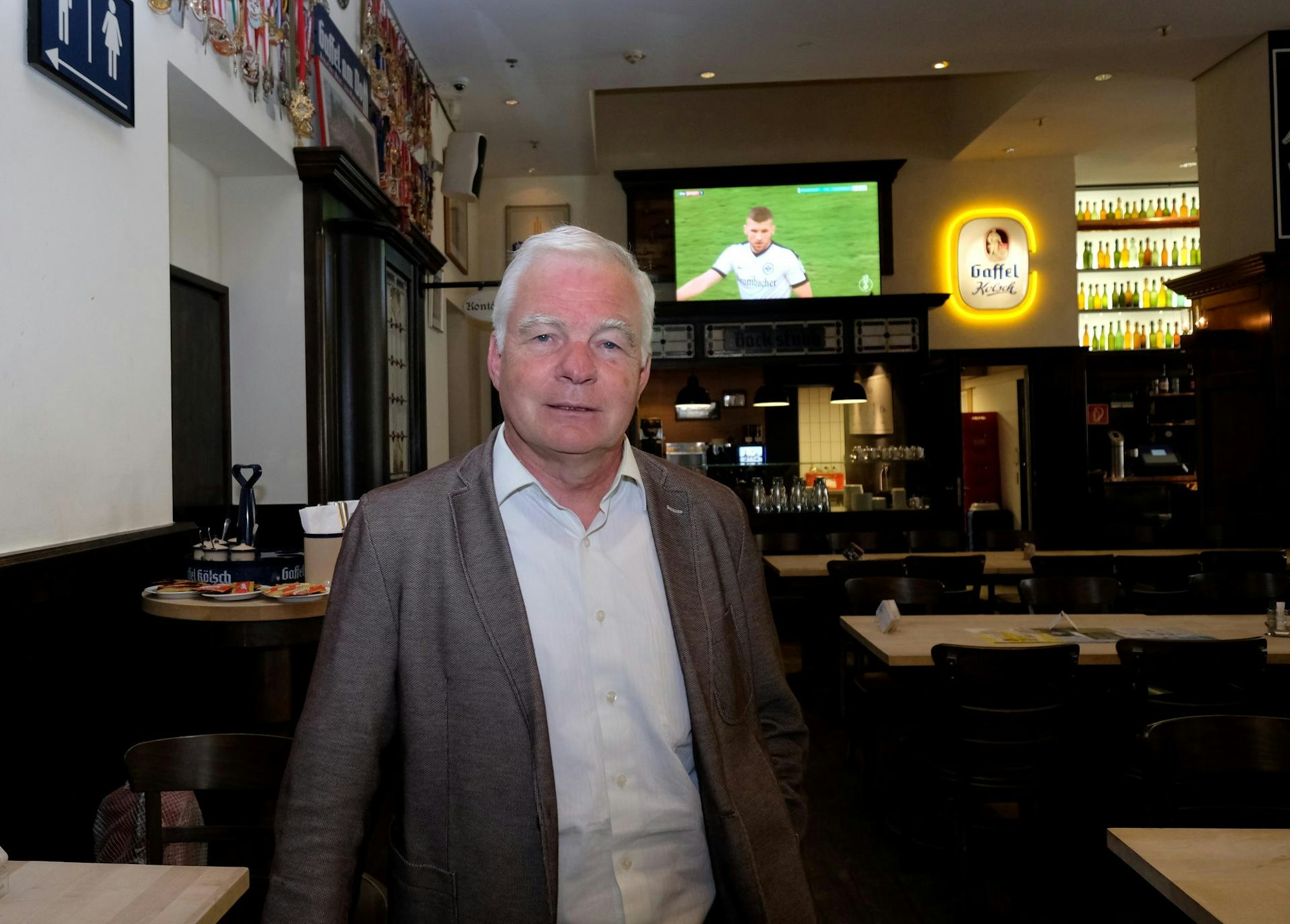 Gaffel am Dom foto von uns mit fernseher im hintergrund
