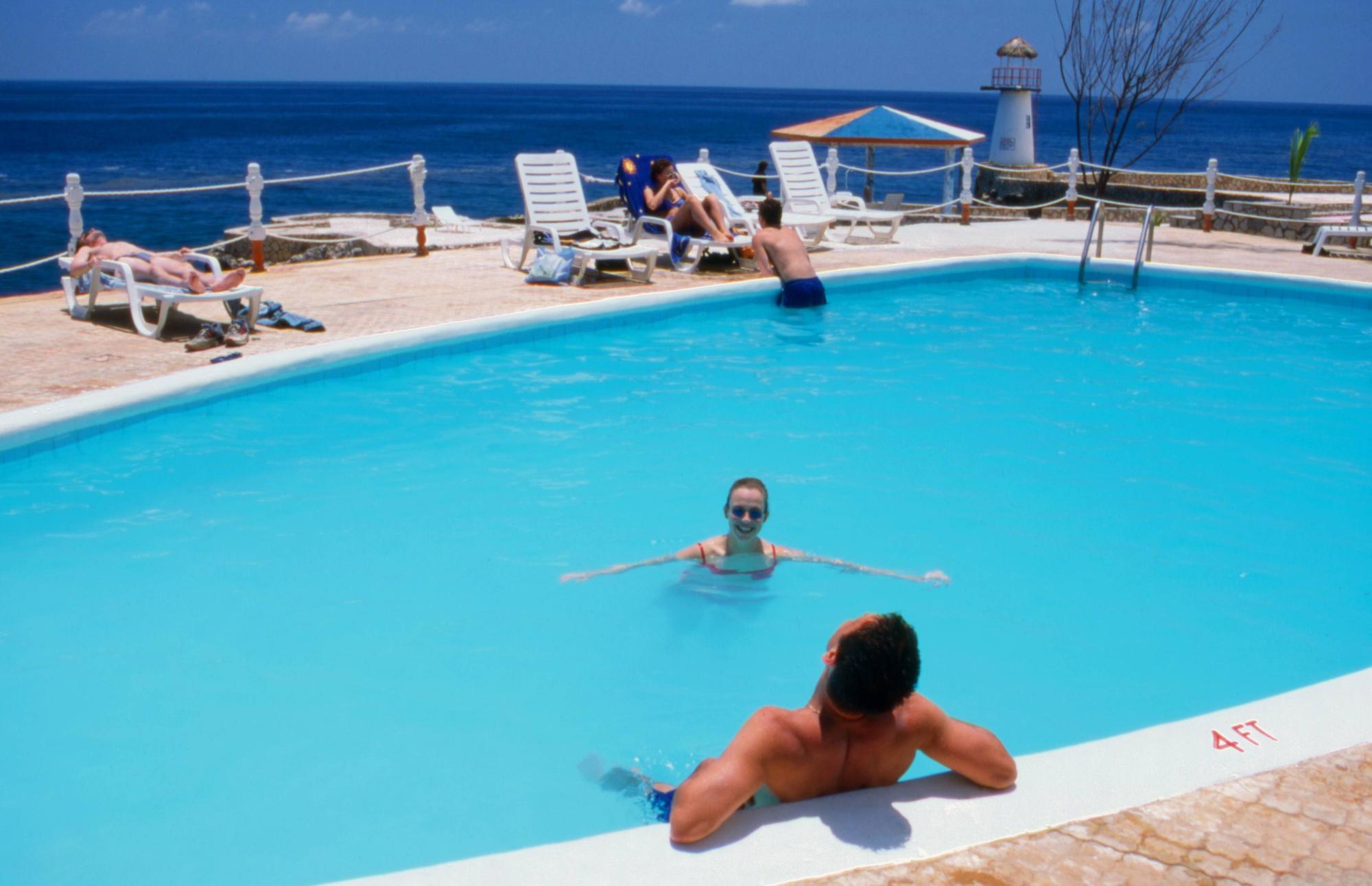 swimmingpool_hotel_imago