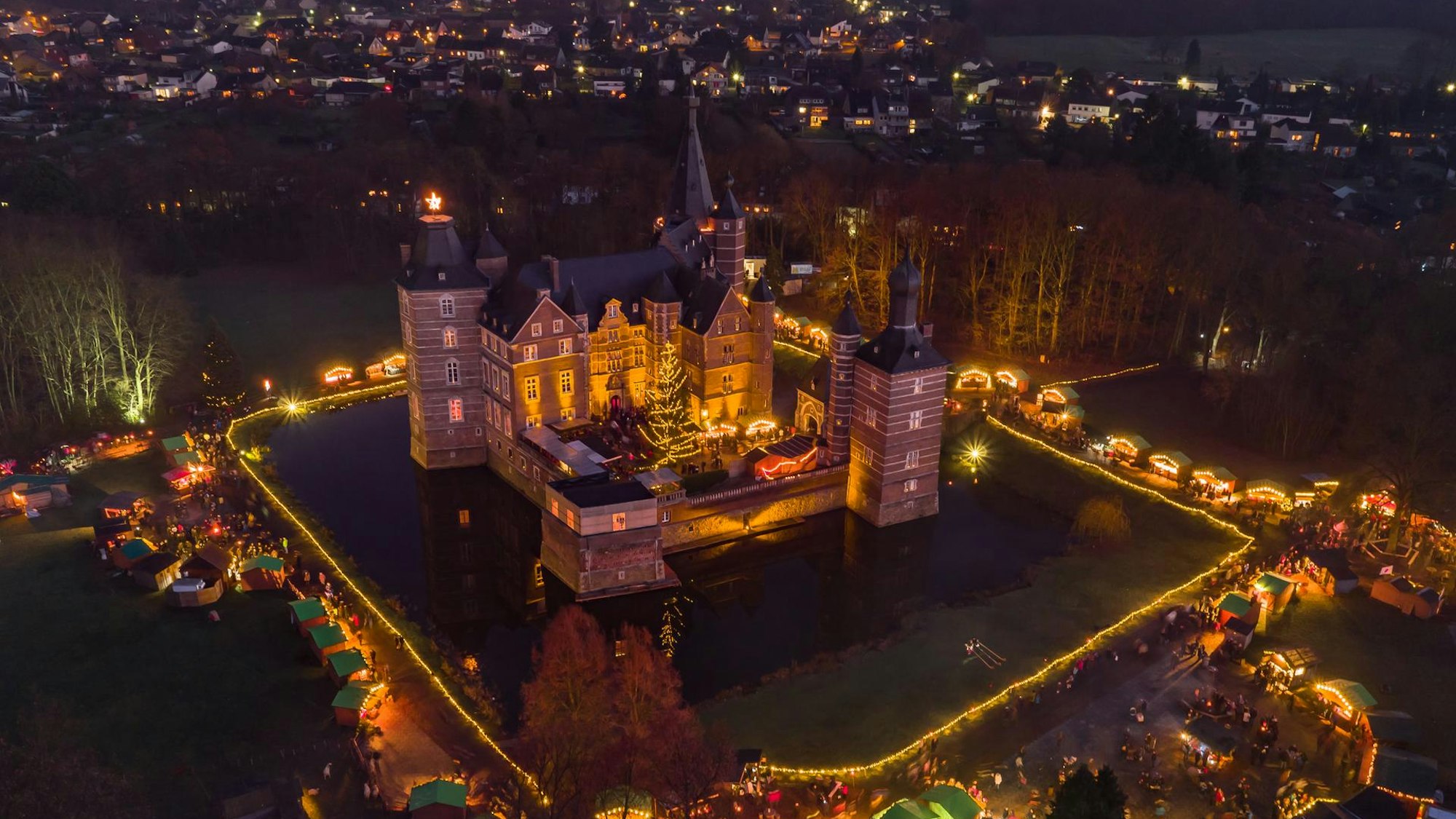 Lichtertraum auf Schloss Merode.