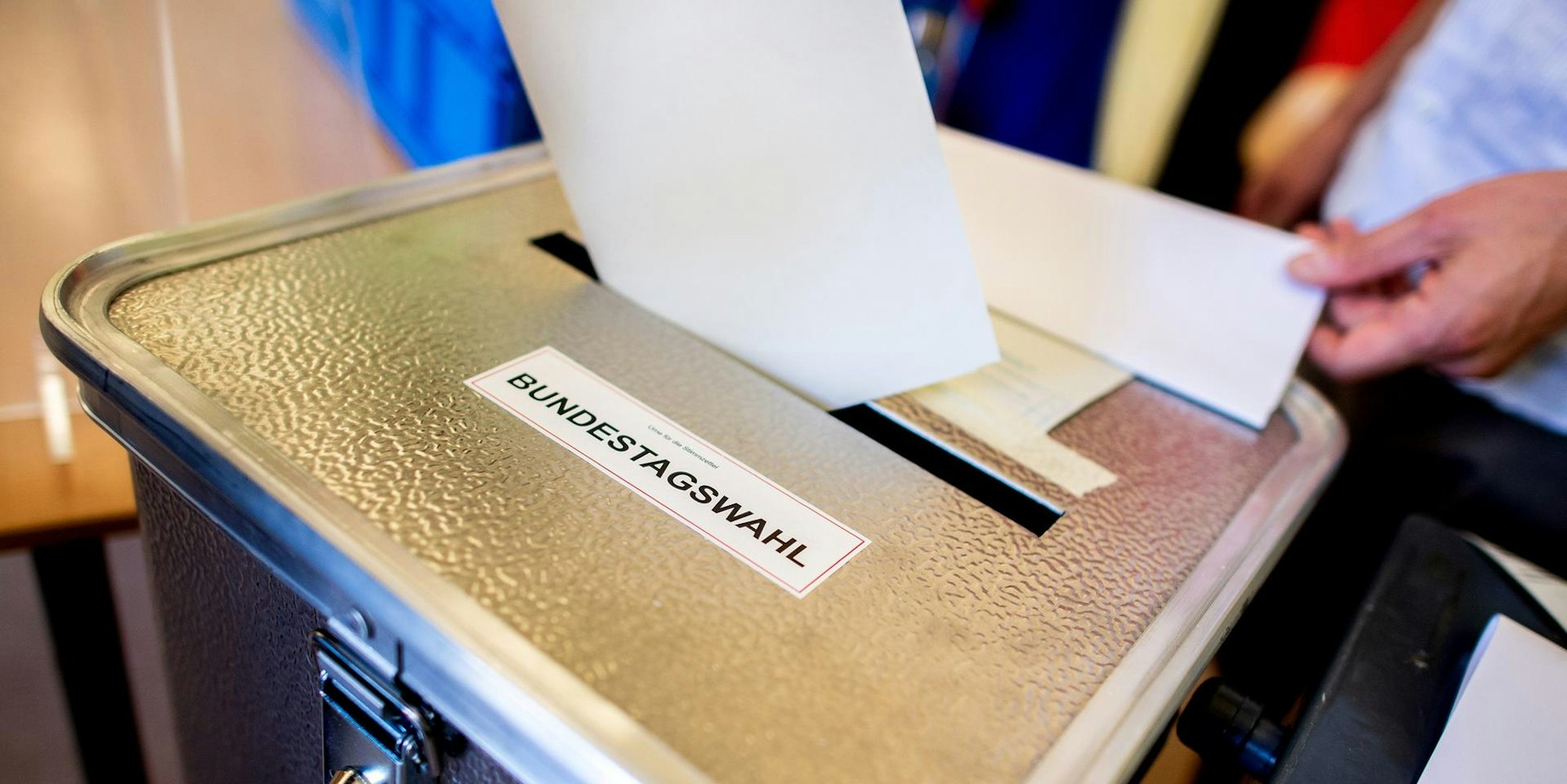 Wahlurne dpa