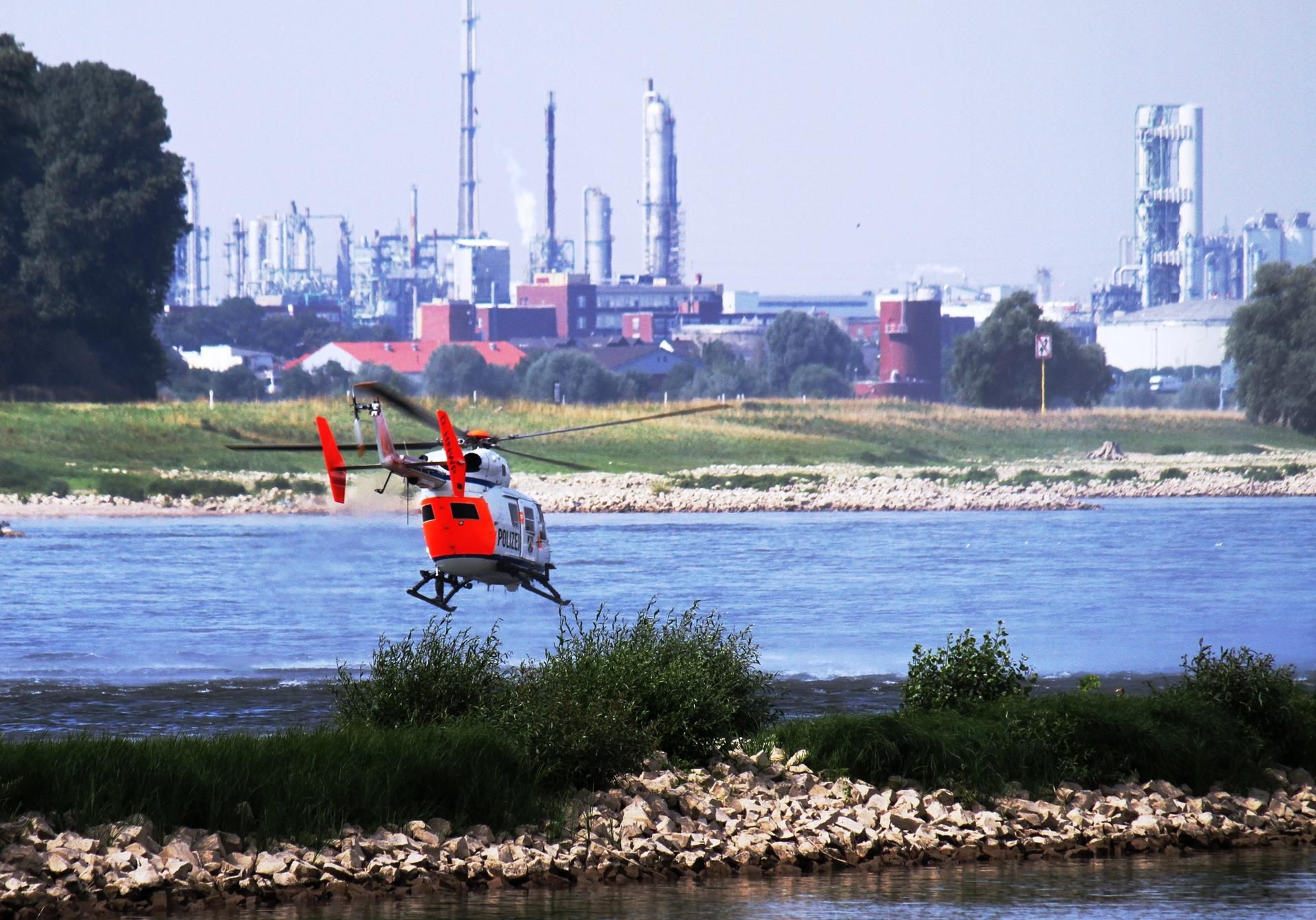 Symbolbilder_Personensuche_im_Rhein_RUST (4)
