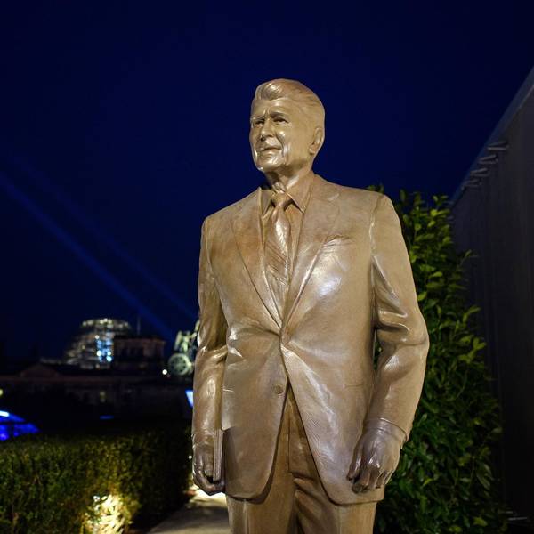 Ronald Reagan Statue