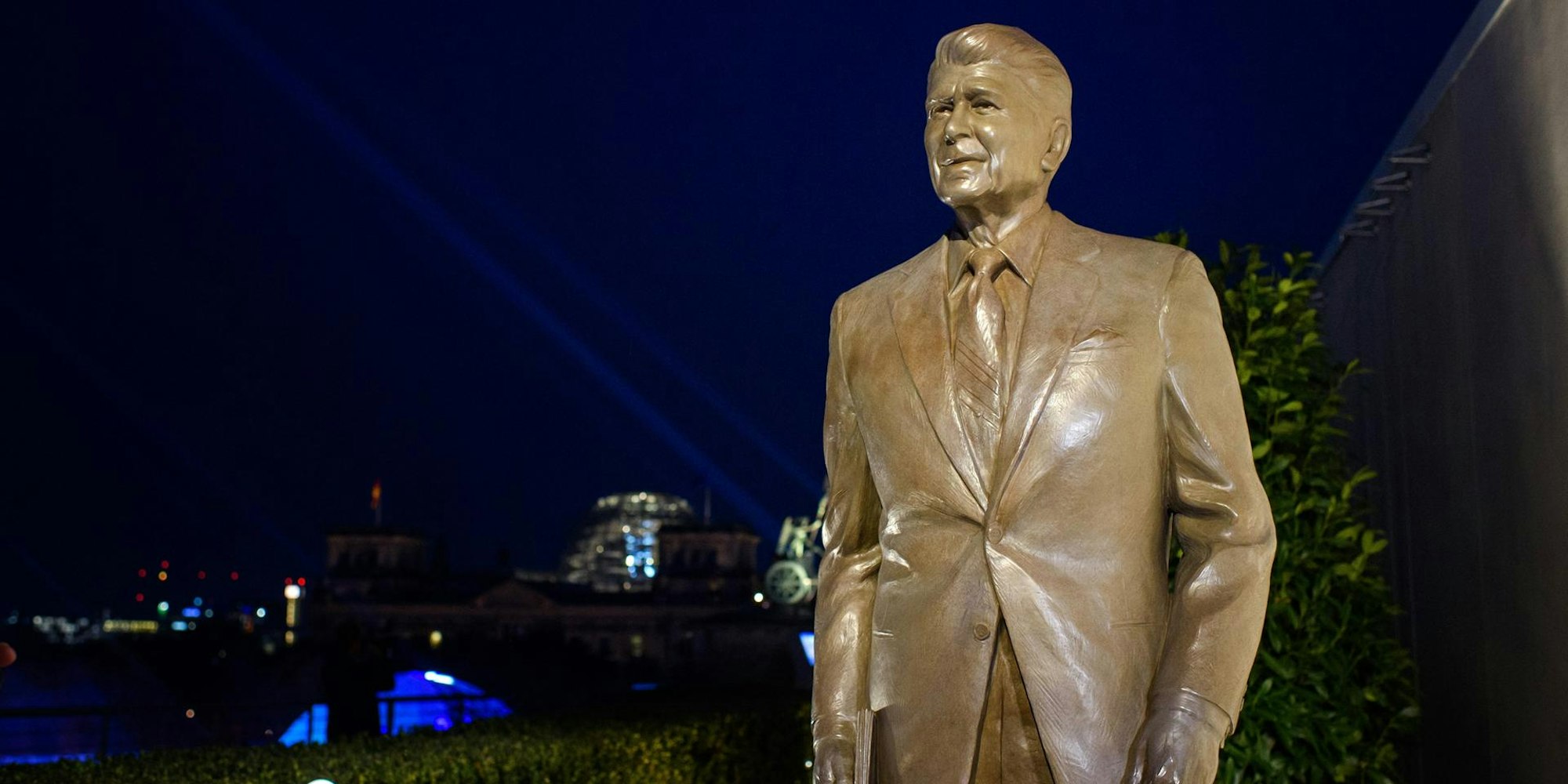 Ronald Reagan Statue