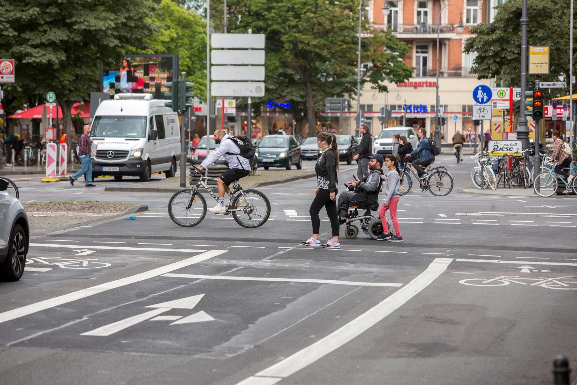 Radfahrer Friesenplatz BAUSE