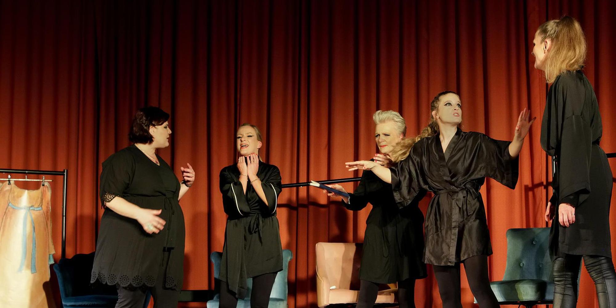 Ker-Theater-Premiere