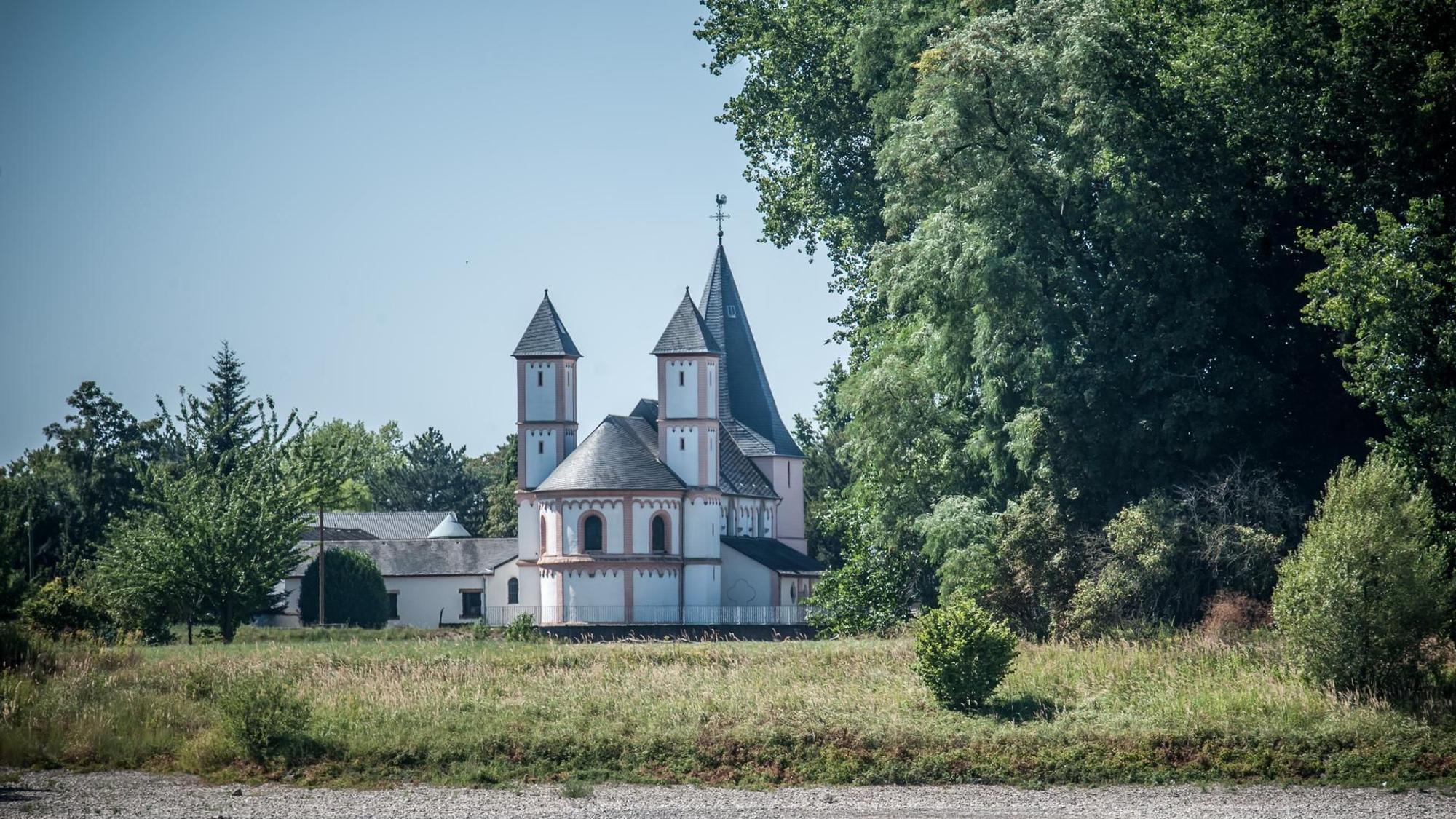 Sankt Amandus auf der anderen Rheinseite.