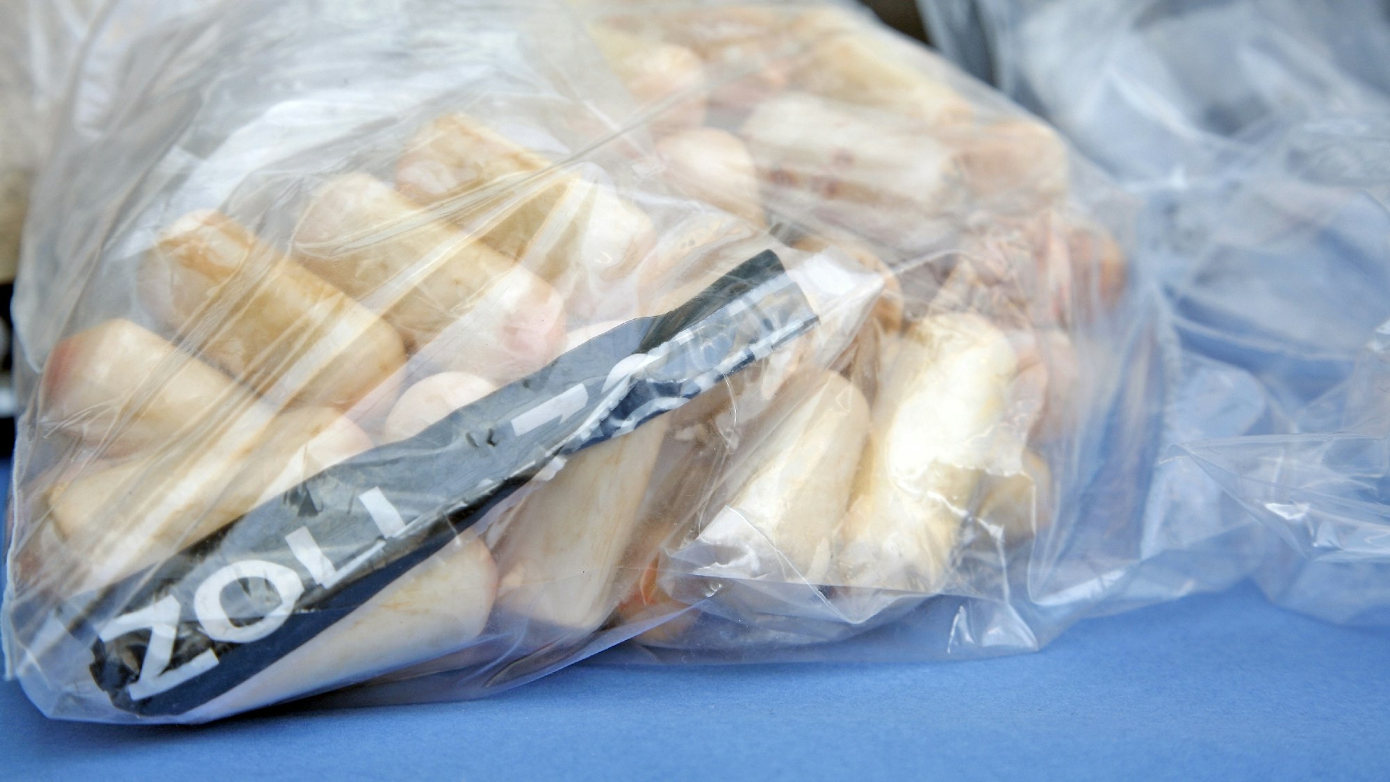 Sichergestellte Bodypacks mit Kokain