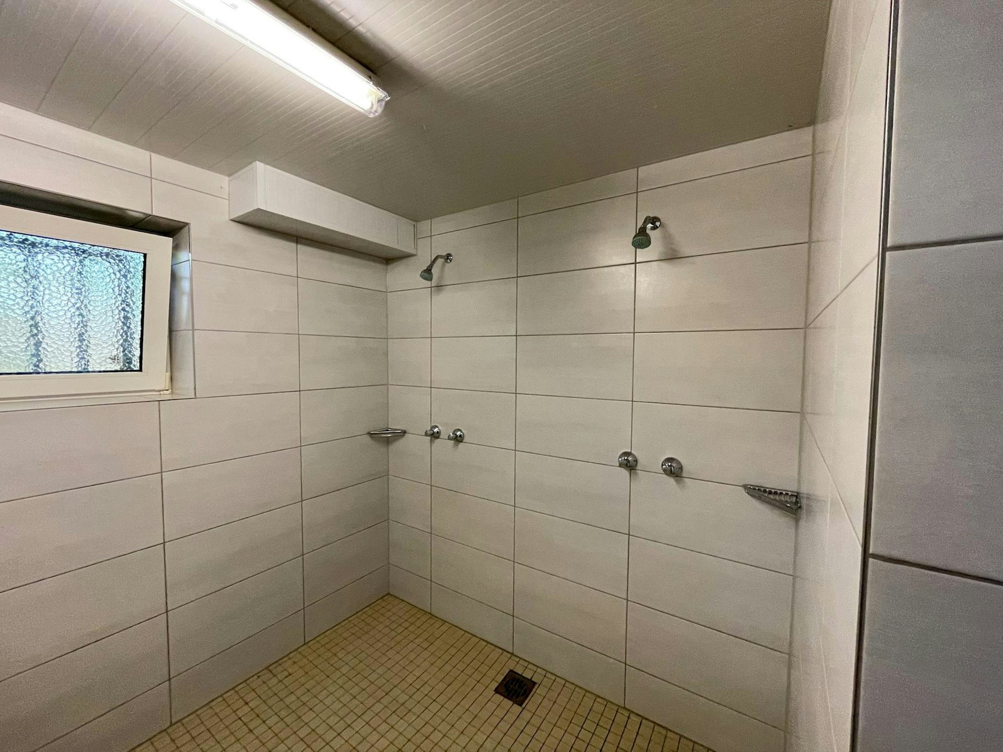 20220729-nip-ber-tc-grün-weiß-umbau-6