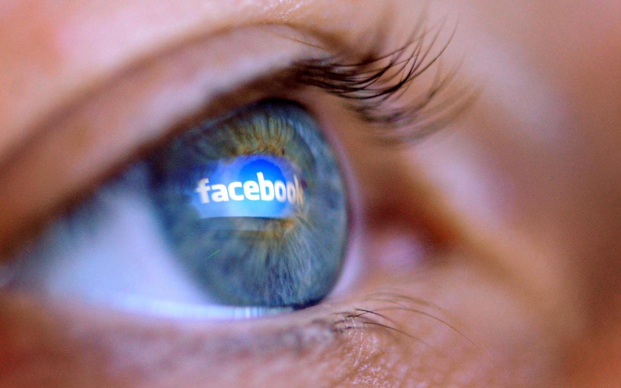 Facebook Logo Auge