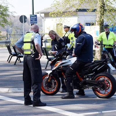 20220424_ds_PolizeiaktionNetzwerkKradfahrer_Beverdamm