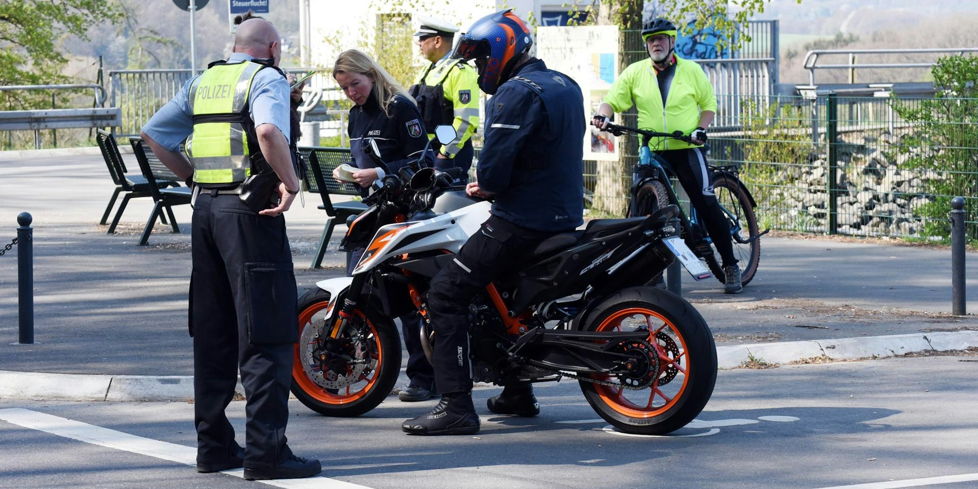 20220424_ds_PolizeiaktionNetzwerkKradfahrer_Beverdamm