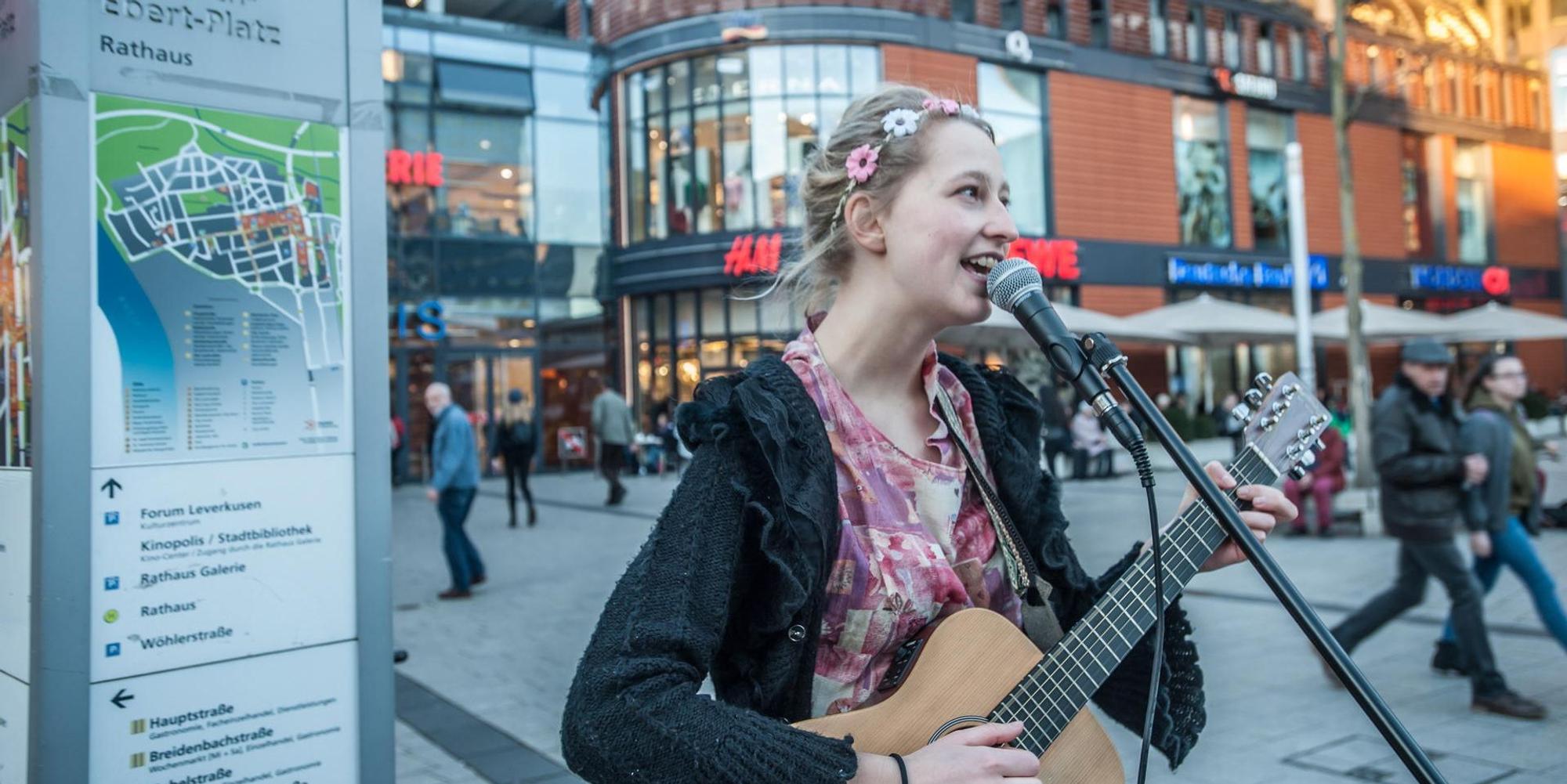 Straßenmusiker Ronja Luka