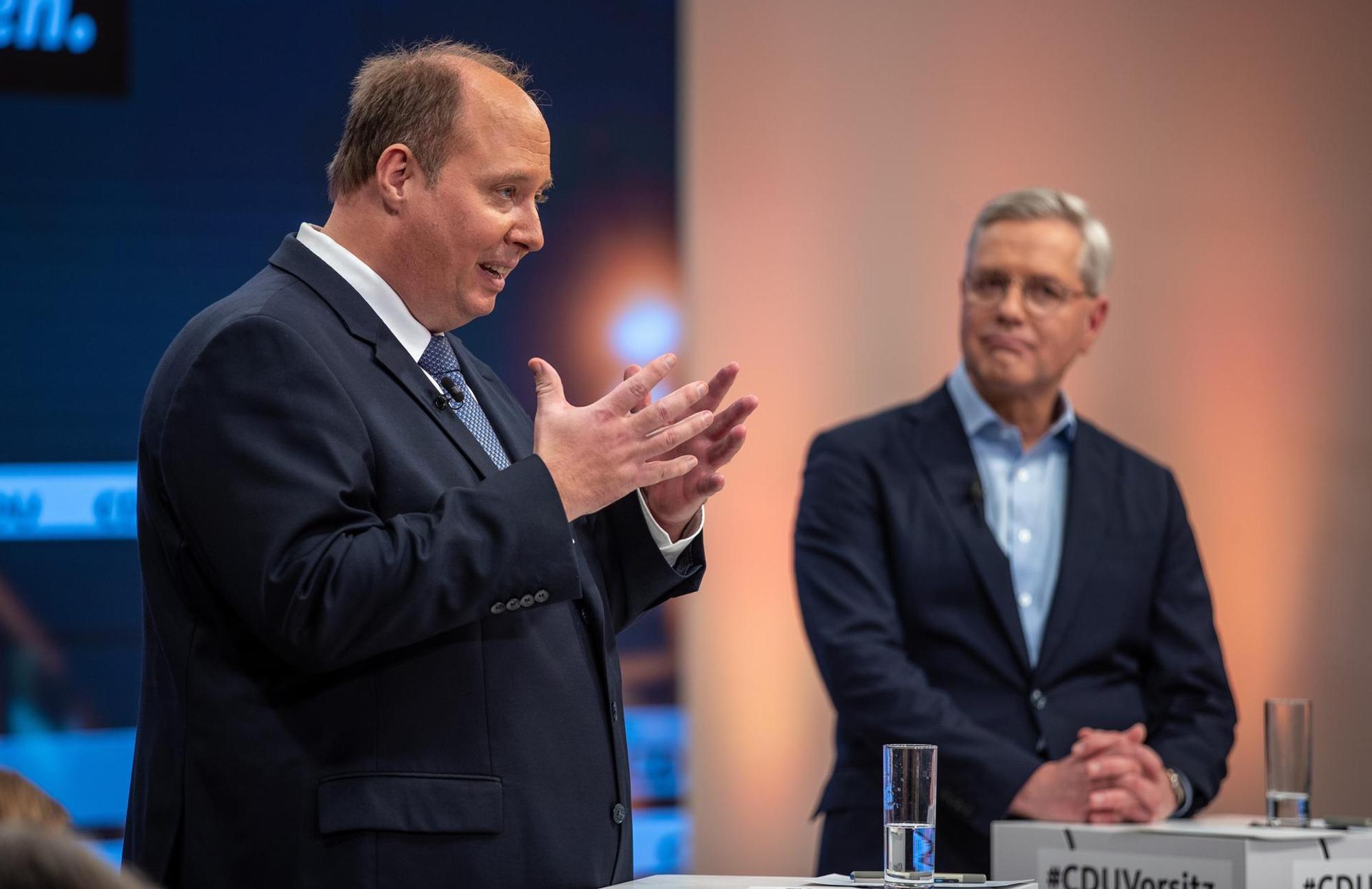 Braun mit Röttgen