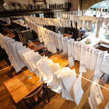 kassenbons an wäscheleine