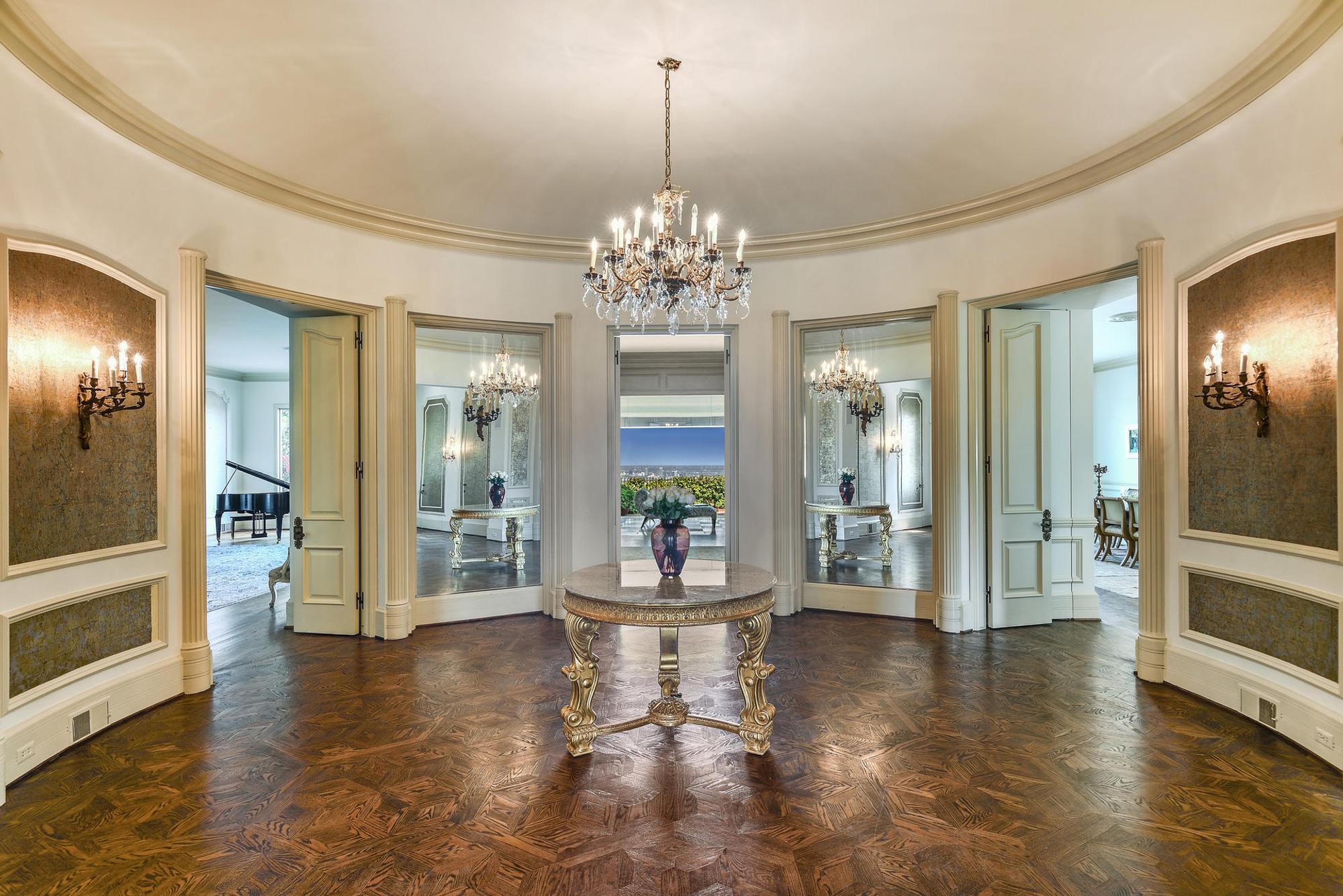 Gabors Villa außen2