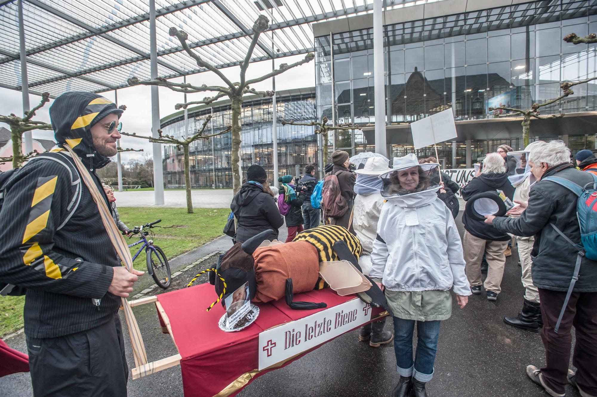 BayerProtest2