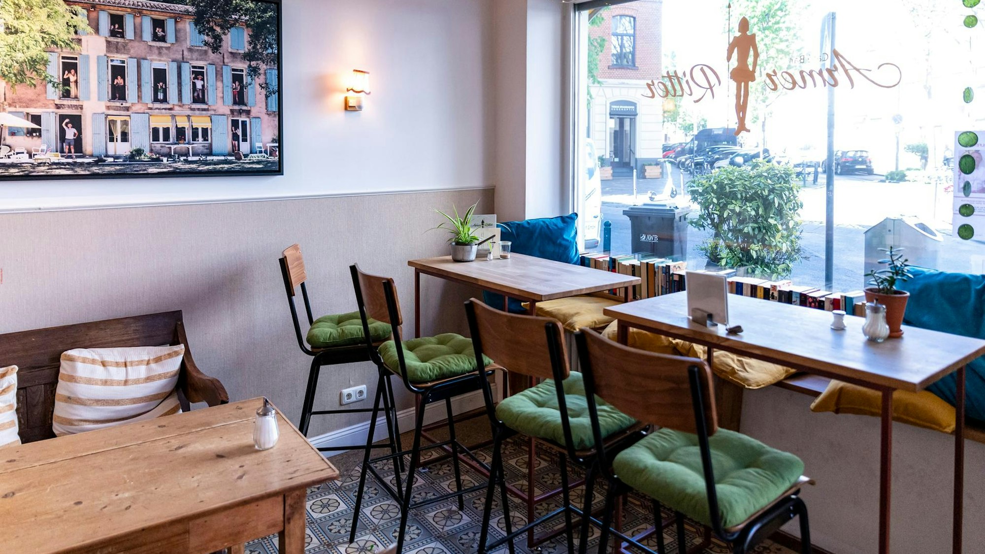 Das Café im ehemaligen Frühstücksraum des Hotels am Chlodwigplatz.