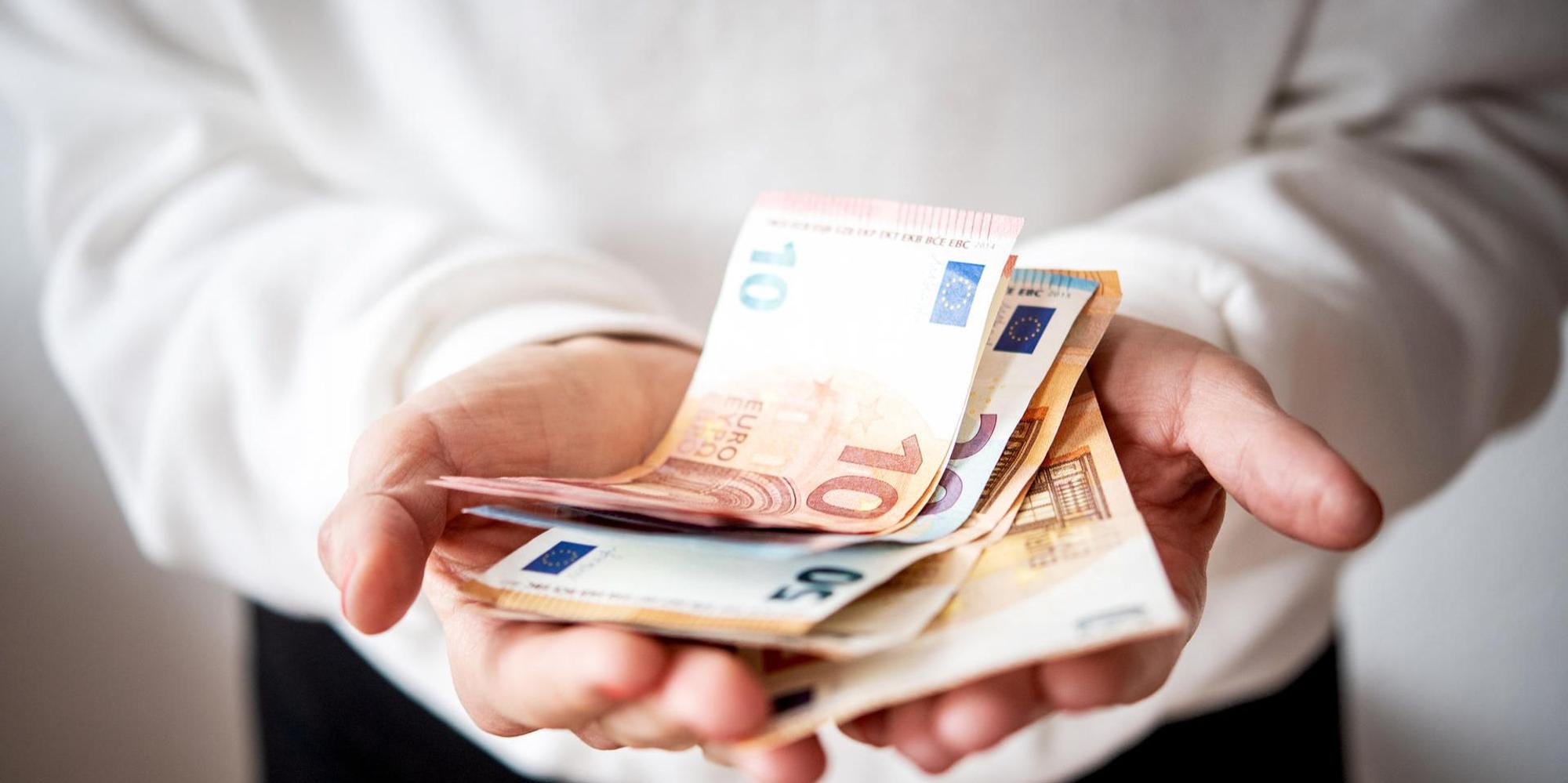 Mehr Geld dpa