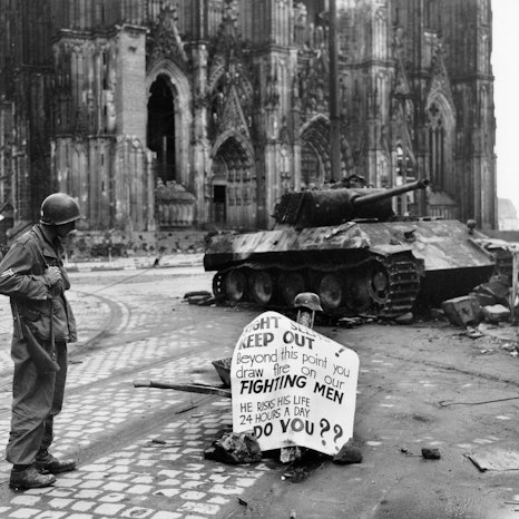 Warning_sign_in_cologne
