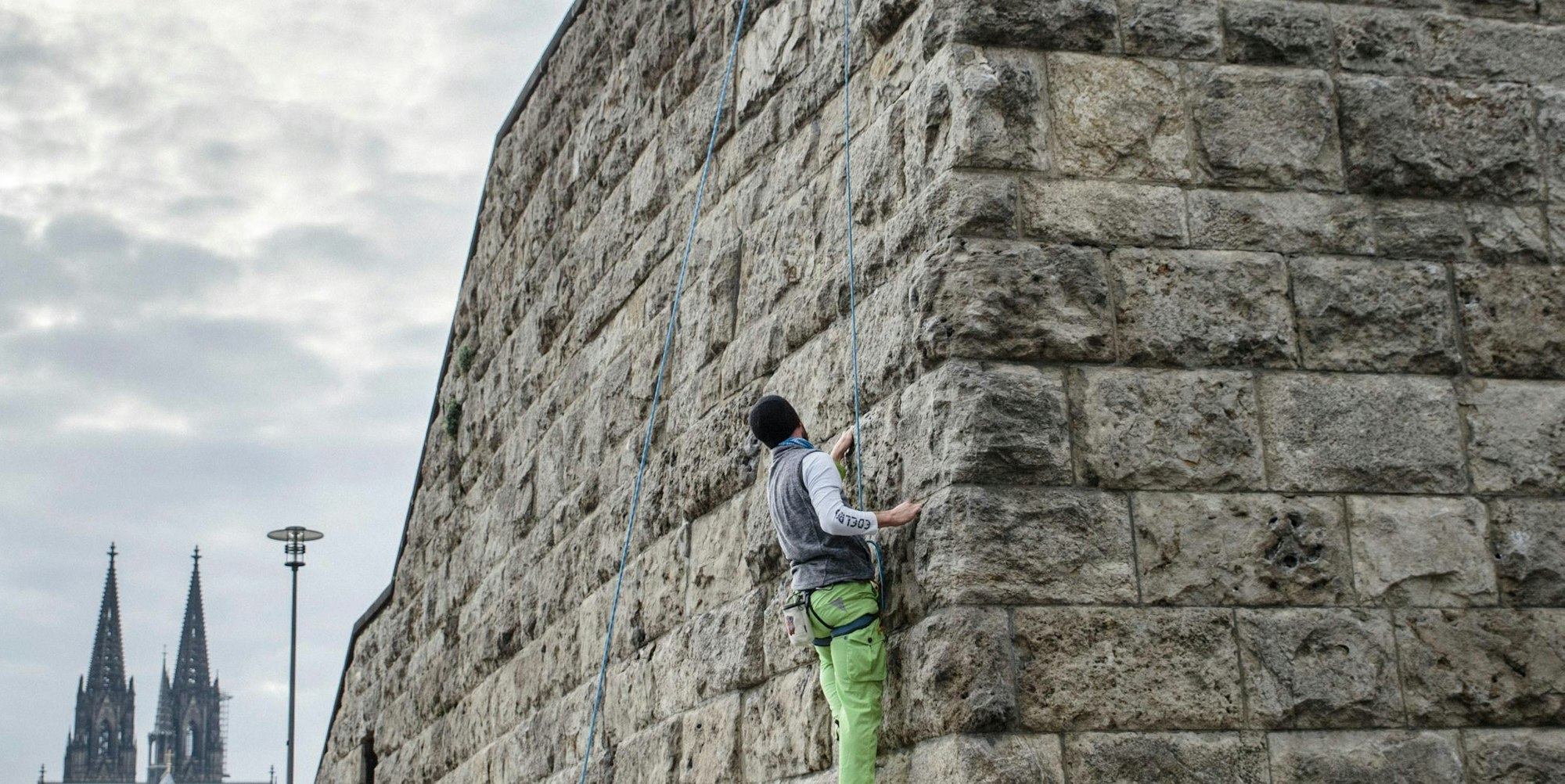 Klettern_Hohenzollernbruecke--2