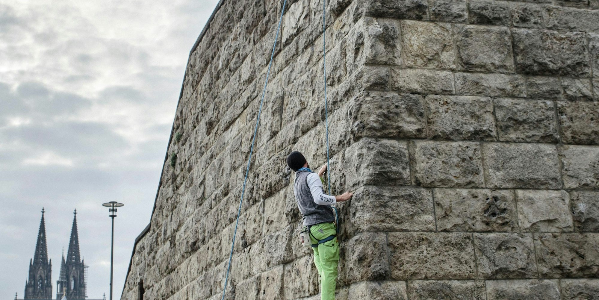 Klettern_Hohenzollernbruecke--2