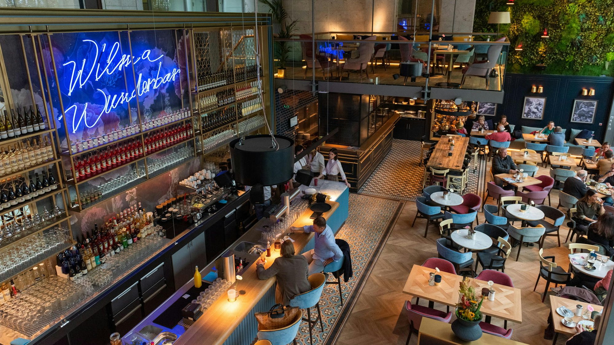 Ein Blick von oben ins Restaurant Wilma Wunder.