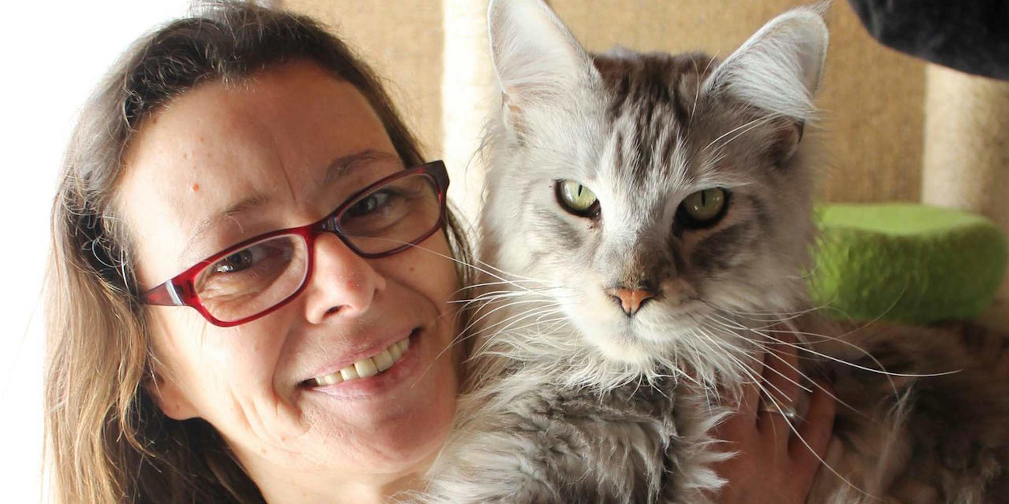 Rita Hemmersbach mit Katze Finn