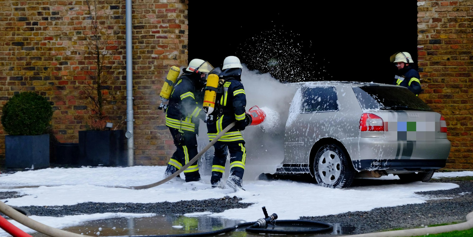 Gas-Auto brennt aus1