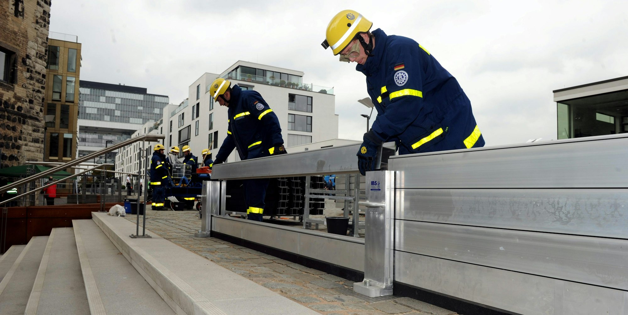 Hochwasser Köln Schutzwand