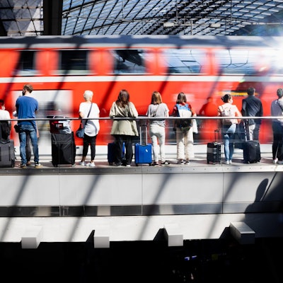 Zug Fahrgäste Berlin 040622