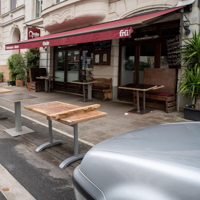 Außengastro blockiert Parkplätze